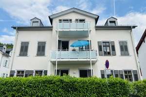 Sehr charmante Dachgeschosswohnung, mit Wohnküche und Sonnenbalkon, in Wiesbaden-Sonnenberg