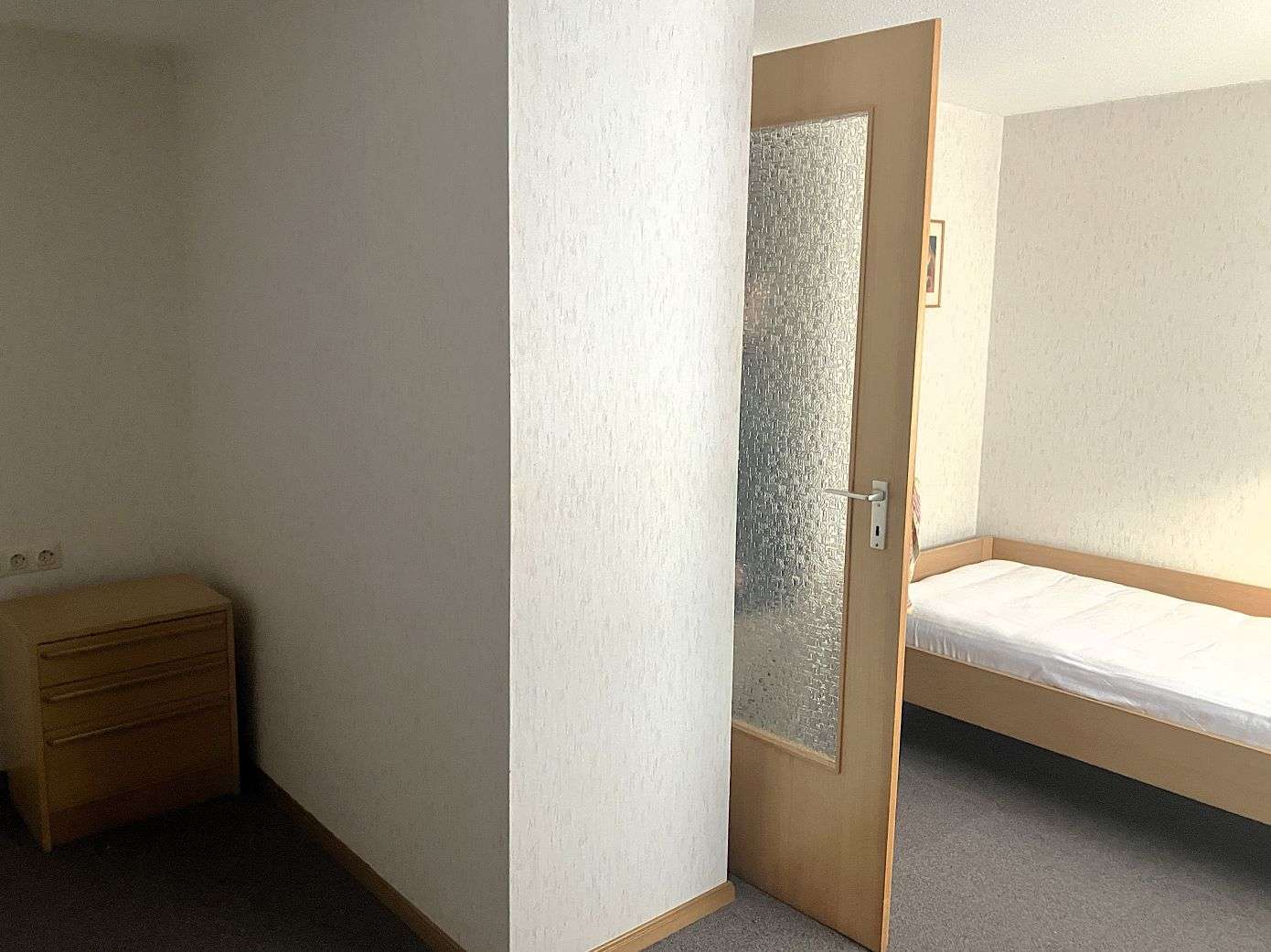 Immobilie in Denkingen - Viel Platz in ruhiger Lage - EFH mit 8 Zimmer, Garten und Garagen - Bild 2