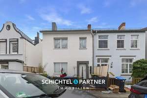 Woltmershausen | Modernisiertes Dreiparteienhaus in direkter Deichlage