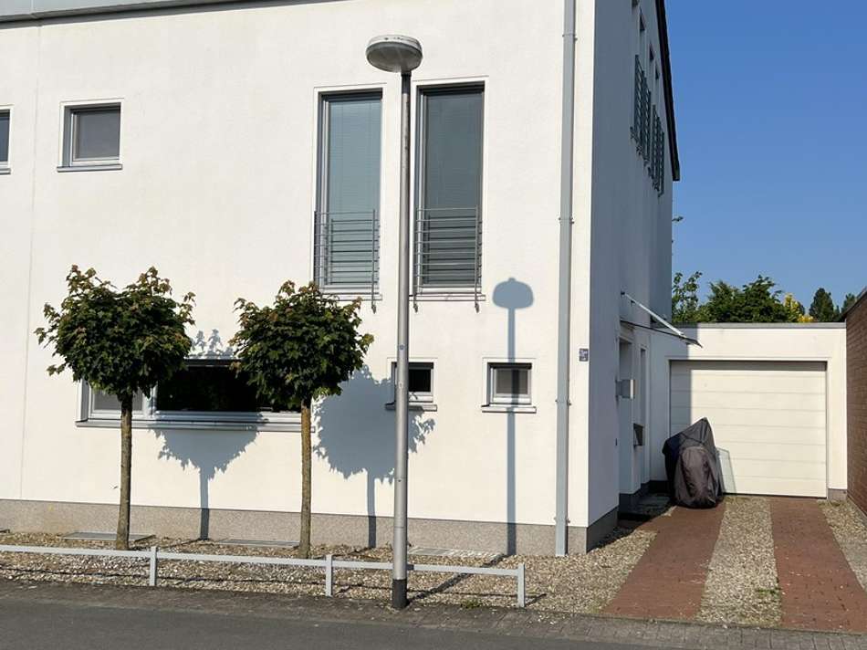 Lange Auffahrt - Garage