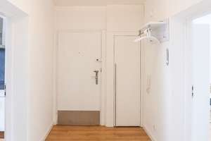 Zollstock - Gut geschnittene 3-Zimmer-Wohnung mit Blick auf das Südstadion – Die vollständige Adresse der Immobilie erhältst du vom Anbieter., 50969 Zollstock, Köln – Vorschaubild 2