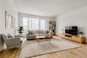 Helle, ruhige 3-Zimmer-Wohnung mit sonnigem Balkon und schöner Aussicht auf die Nordhaide – Die vollständige Adresse der Immobilie erhältst du vom Anbieter., 80937 Am Hart, München – Vorschaubild 2