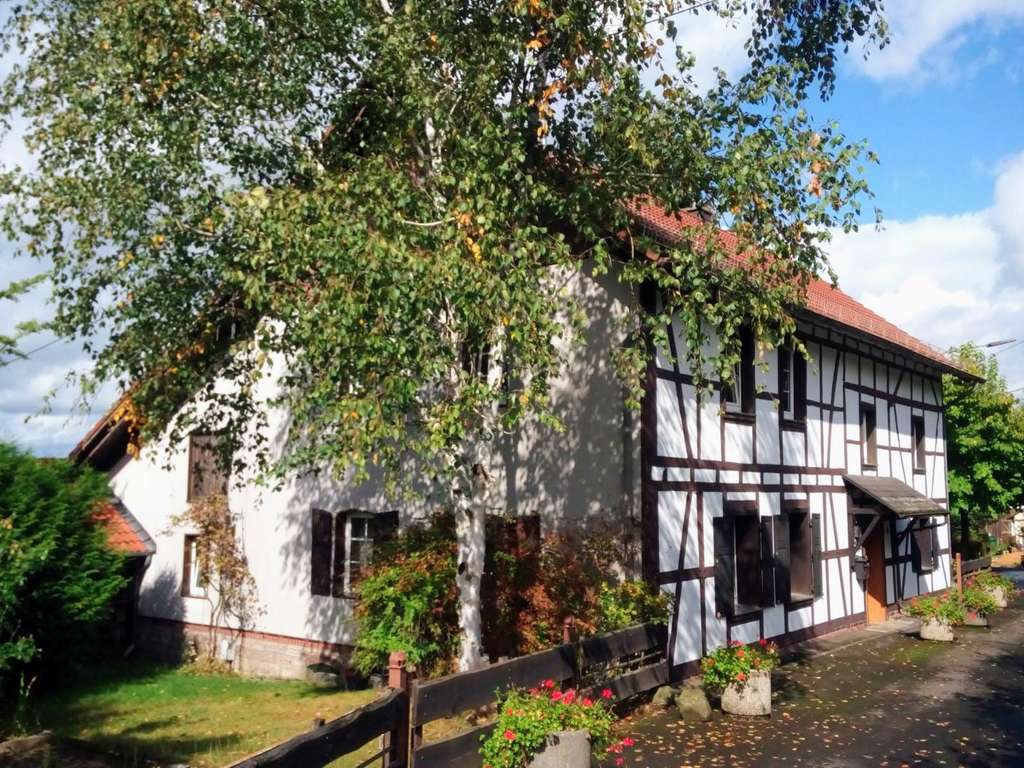 Immobilie in Windeck - Fachwerkhaus mit Gestaltungspotenzial sucht neue Hände - Bild 0