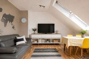 Lichtdurchflutete 3,5-Zimmer-Wohnung in Stuttgart Mitte mit Balkon – 70178 Rathaus, Stuttgart – Vorschaubild 2