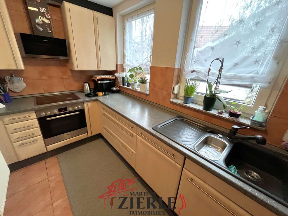 Immobilie in Gingen an der Fils - Raumwunder! Gepflegte Doppelhaushälfte mit großer Terrasse, Balkon, Keller, Hobbyraum u. Einbauküche - Bild 5