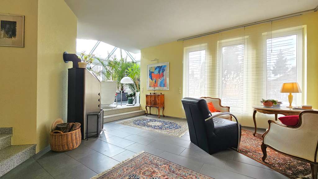 Immobilie in Weilheim - Traumhaftes Architektenhaus mit modernem Glaswintergarten in ruhiger Lage von Remmetschwiel - Bild 1