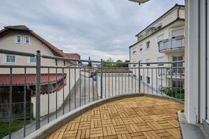 Sofort beziehbare 2 Zimmer-ETW mit Balkon und TG-Stellplatz – Die vollständige Adresse der Immobilie erhältst du vom Anbieter., 94315 Kernstadt, Straubing – Vorschaubild 2