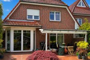 Traumlage in Friedrichsfehn!
Familienfreundliche Doppelhaushälfte mit Garten – Die vollständige Adresse der Immobilie erhältst du vom Anbieter., 26188 Edewecht – Vorschaubild 1