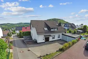 ++ Ideal für Kapitalanleger oder Eigennutzer – Zweifamilienhaus mit 7 Garagen ++ – Oberbergischer Kreis – Vorschaubild 4