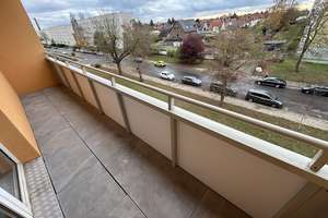 Modern, mit Aufzug und großem Balkon! 3-Zimmer-Wohnung sucht Sie! – Astonstraße 52, 39116 Sudenburg, Magdeburg – Vorschaubild 1