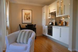 Möbliertes 2-Zi-Apartment mit Balkon in beliebter City-Lage  – Yorckstraße 2b, 40476 Derendorf, Düsseldorf – Vorschaubild 2