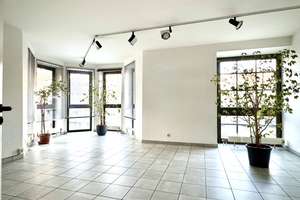 Haus Schucht Krefeld, 2. Etage *Aufzug* 2-Zimmer-Wohnung mit Balkon und Tiefgaragenstellplatz – Uerdingerstraße 149, 47799 Cracau, Krefeld – Vorschaubild 2