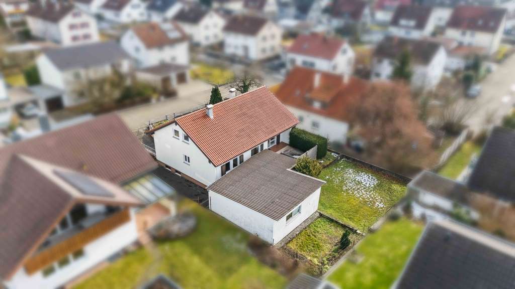 Immobilie in Schlierbach - Einfamilienhaus mit über 100 m² Bonusfläche im Dachgeschoss und großem Garten. - Bild 3