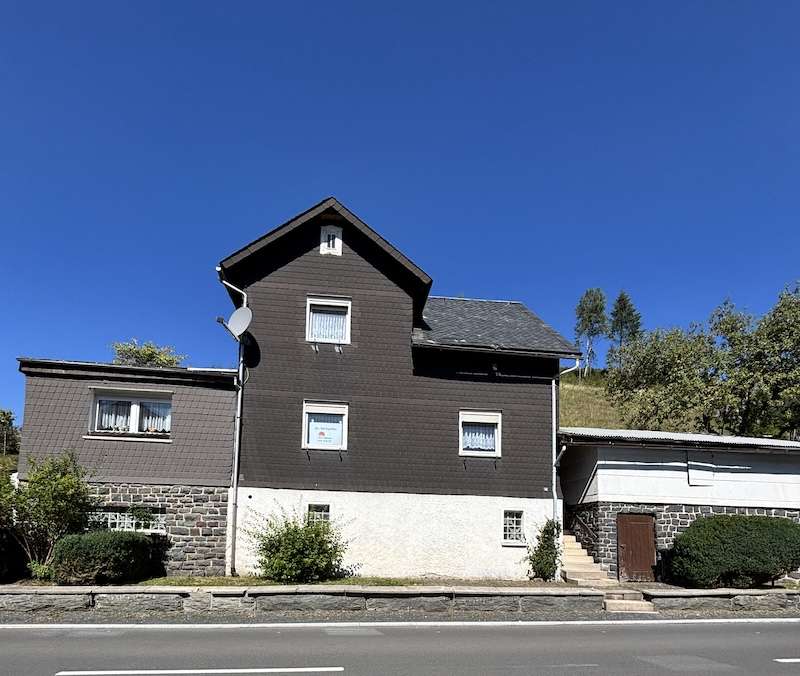 Wer traumhaft im Grünen wohnen möchte - Einfamilienhaus mit Garage und Nebengebäude, Sonneberg Kreis – Bild 3