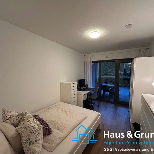 *** charmante, helle 1-Zimmer-Wohnung mit Loggia, Einbauküche in begehrter Lage ***