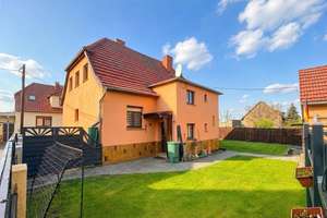 Familienfreundliches Einfamilienhaus mit Garten und Garage in Stadtnähe