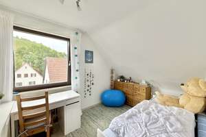 Charmantes Dreifamilienhaus mit großzügiger Wohneinheit und vielseitigem Potenzial – Die vollständige Adresse der Immobilie erhältst du vom Anbieter., 70329 Hedelfingen (Ortsteil), Stuttgart – Vorschaubild 8