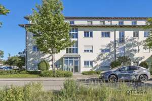 Heimstetten! Gepflegte, helle u. ruhige 4-Zi.-Whg. mit Balkon! Toller Grundriss! 2 Bäder! Seenähe! – Am Sportpark 1, 85551 Kirchheim bei München – Vorschaubild 2