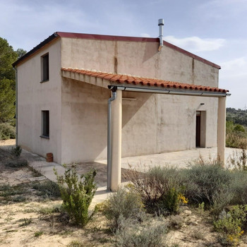 GELEGENHEIT: LANDHAUS MIT HERVORRAGENDER AUSSTATTUNG AUF EINEM RUSTIKALEN ANWESEN IN BATEA