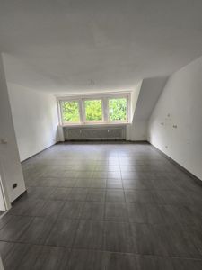 3 Zimmer im Dachgeschoss/ 2. Etage ; Im Springfeld 31