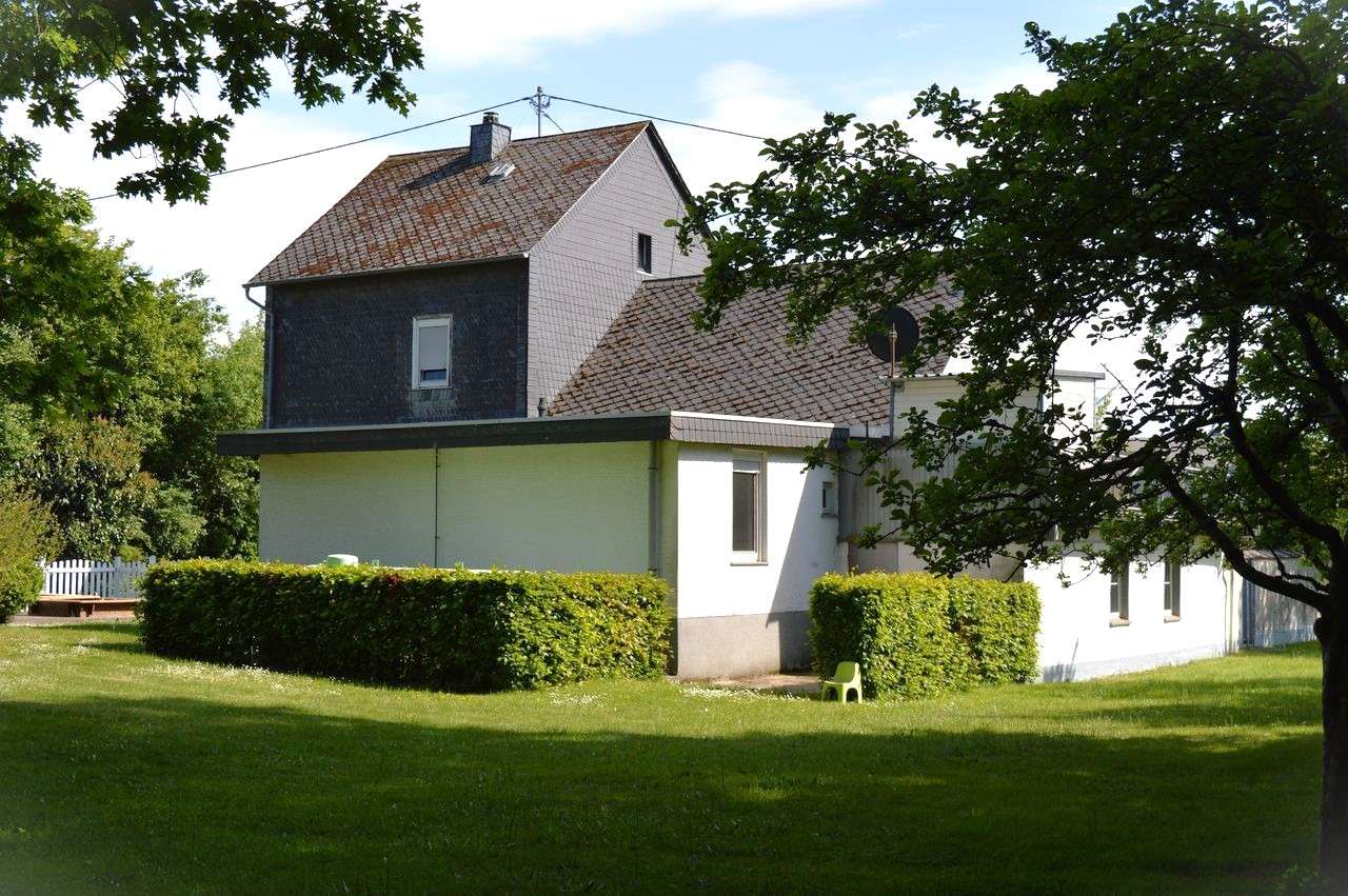 Zwei Wohnhäuser am Ortsrand mit weitläufigem, geschütztem Areal, Rhein Hunsrück Kreis – Bild 2