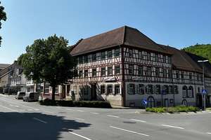 Bestens vermietete Gewerberäume plus 9 Wohnungen – Die vollständige Adresse der Immobilie erhältst du vom Anbieter., 74740 Adelsheim – Vorschaubild 3