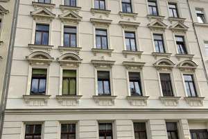 Sonnige 2ZKB Altbau Wohnung im Denkmal mit Stuck und Balkon in Gohlis Süd