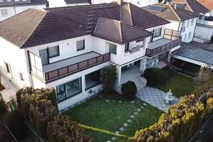 ** Traumvilla mit Schwimmbad, vielen Räumlichkeiten und herrlicher Grünanlage ** – Die vollständige Adresse der Immobilie erhältst du vom Anbieter., 63150 Heusenstamm – Vorschaubild 1