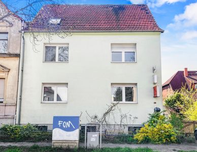 Mehrfamilienhaus mit großem Grundstück und Ausbaupotenzial in Genthin