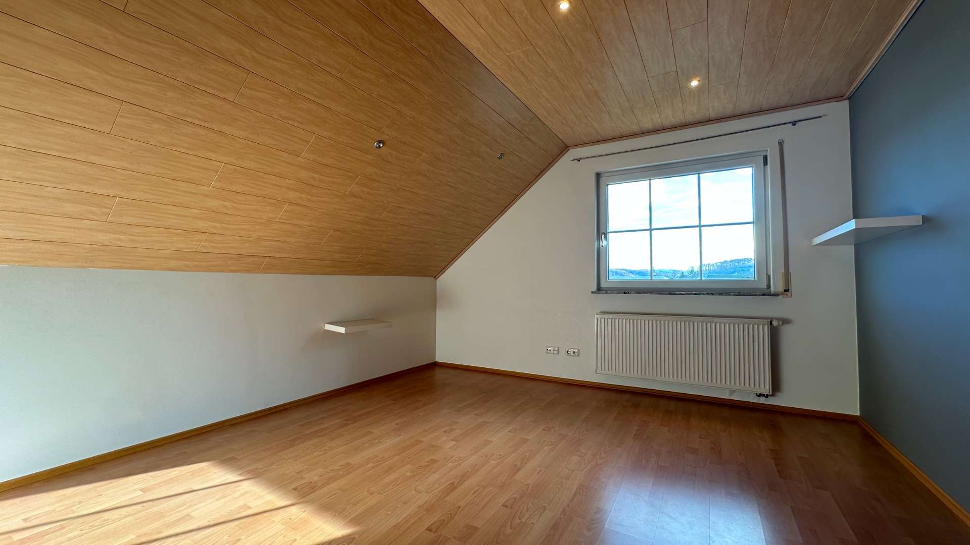 Immobilie in Kirchen (Sieg) - Gepflegtes Einfamilienhaus mit großer Terrasse, Garten und Garage in Kirchen - Bild 3