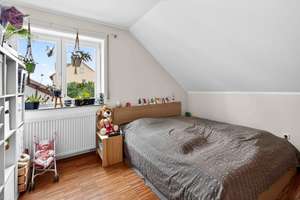Großzügige Maisonettewohnung mit Balkon in ruhiger Lage von Blaustein – Die vollständige Adresse der Immobilie erhältst du vom Anbieter., 89134 Blaustein – Vorschaubild 8