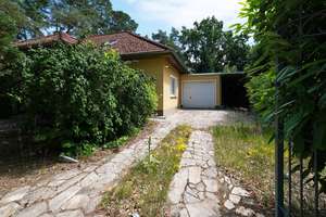 "Großzügiges Landhaus mit Kamin, Garage, Pool und ca. 1.000 m² Grund in Falkenhagen, prov. frei" – Ruppiner Straße 105, 14612 Falkensee – Vorschaubild 2
