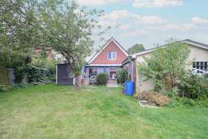 Familienidyll mit großem Garten, Pool, Solaranlage und einer Garage in Feldrandlage – Steinburg (Kreis) – Vorschaubild 1