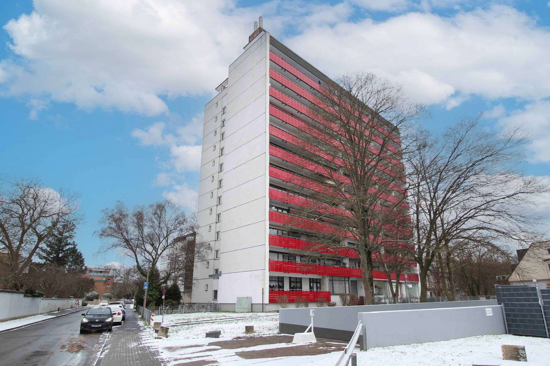 Bezugsfrei & mit Potenzial: 1,5-Zimmer-Wohnung mit Aufzug und Balkon in Sankt-Augustin, Rhein Sieg Kreis – Bild 1