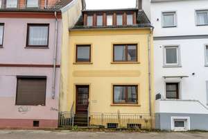 Sanierungsbedürftiges Zweifamilienhaus in Woltmershausen // Kapitalanlage möglich