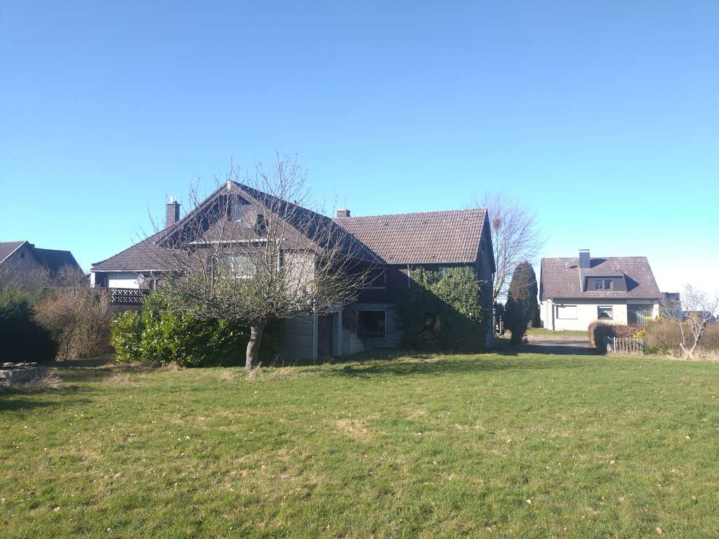 Immobilie in Hürtgenwald - Zweifamilien-Doppelhaushälfte, eine Wohnung fertig, eine Wohnung ausbaureif - somit dann neu!!! - Bild 1