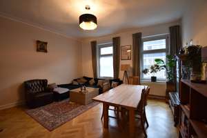 Altbau-Liebe! Charmante 3-Zimmer-Wohnung mit EBK & Balkon