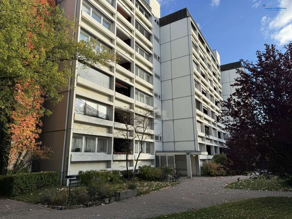 Begehrte Lage in Stuttgart-Sillenbuch – 3-Zimmer-Wohnung mit Loggia, Aufzug & Tiefgarage