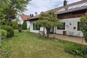 Einfamilienhaus in ruhiger Ortsrandlage mit viel Platz und gehobener Ausstattung – Die vollständige Adresse der Immobilie erhältst du vom Anbieter., 71116 Gärtringen – Vorschaubild 1
