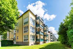 Freie! Eigentumswohnung mit Südbalkon und TG-Stellplatz - Gestaltungspotenzial inklusive! – Die vollständige Adresse der Immobilie erhältst du vom Anbieter., 1279 Laubegast, Dresden – Vorschaubild 2