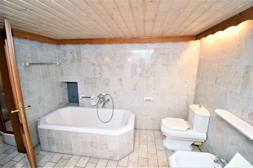 Immobilie in Würselen - Ideal für Eigennutzer und Anleger!
Teilweise bezugsfreies 3-Familienhaus zwischen City und Scherber - Bild 2