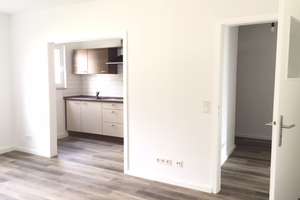 Helle und gut geschnittene 3-Zimmer Wohnung im 2. OG mit Sonnenbalkon – Odenwaldstraße 19, 51105 Humboldt/Gremberg, Köln – Vorschaubild 1