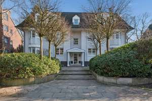 Sonnenwohnung mit hochwertiger Ausstattung, S/W-Dachterrasse und zwei TG-Stellplätzen in Marienthal