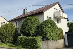 Freistehendes Mehrfamilienhaus mit viel Potenzial für Familien – Die vollständige Adresse der Immobilie erhältst du vom Anbieter., 71229 Leonberg – Vorschaubild 4