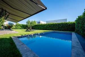 Ihr Neues Zuhause? Exklusive "Villa hoch 3" mit Pool in Bestlage Riedberg West – Die vollständige Adresse der Immobilie erhältst du vom Anbieter., 60438 Kalbach-Riedberg, Frankfurt am Main – Vorschaubild 2