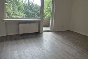 Helle 3,5 Zimmer Wohnung mit Balkon