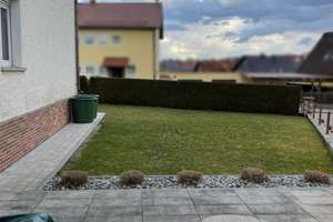 Geräumiges Zweifamilienhaus mit zwei Garagen und großem Grundstück in Burglengenfeld – Die vollständige Adresse der Immobilie erhältst du vom Anbieter., 93133 Burglengenfeld – Vorschaubild 3