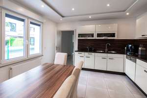 Stilvoll sanierte Doppelhaushälfte. 135m² mit 5 Zimmern. Großem Garten und Platz für Familien. – Die vollständige Adresse der Immobilie erhältst du vom Anbieter., 42719 Wald, Solingen – Vorschaubild 3