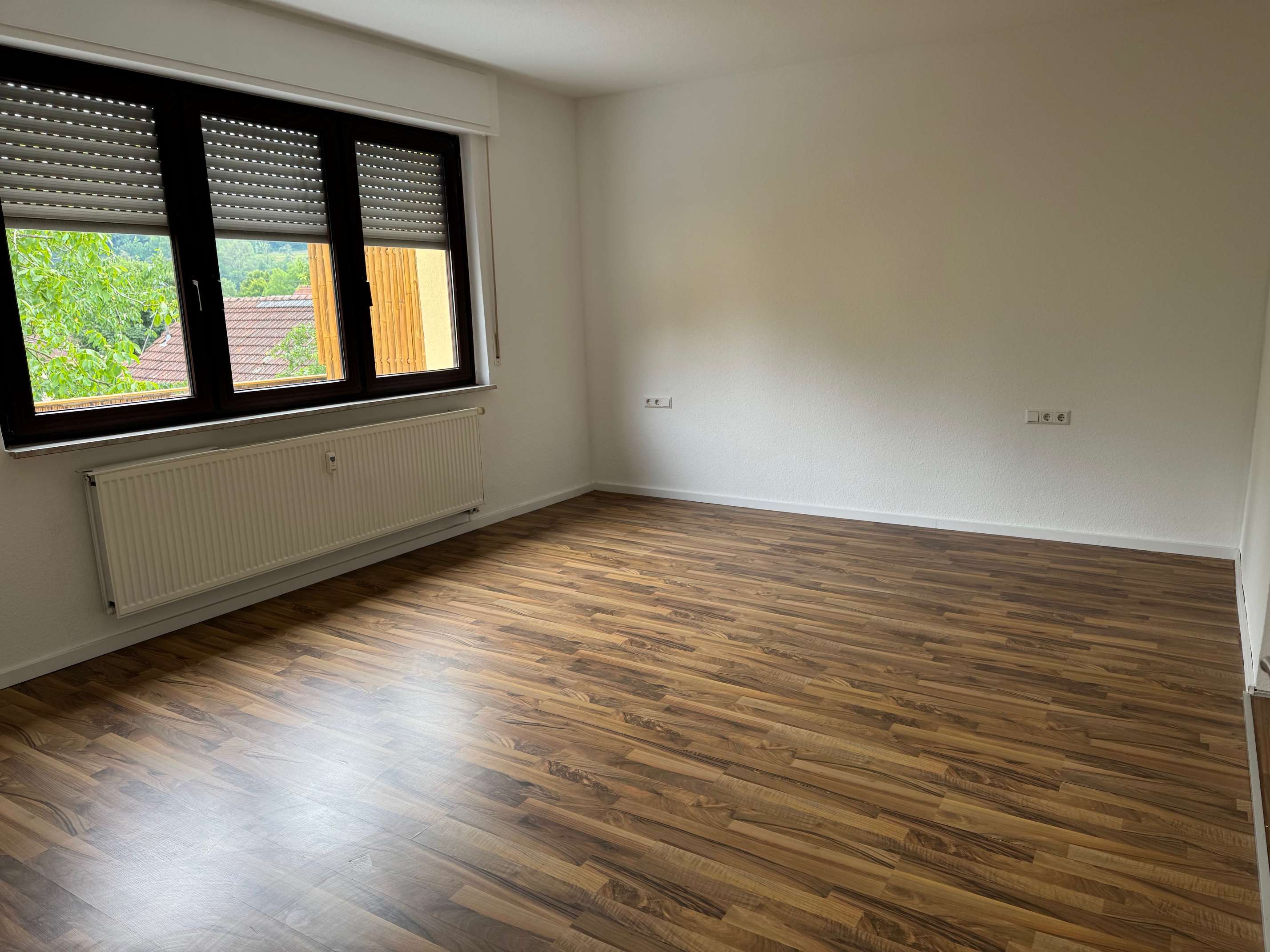 Immobilie in Ebersbach an der Fils - Familientraum mit Stil: Neu renovierte 5-Zimmer Wohnung mit großer Terrasse & morderne EBK  - Bild 8
