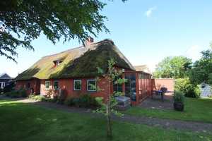 Charmantes und modernisiertes Reetdachhaus/EFH mit PV-Anlage und Garage in Ortsrandlage – Nordfriesland (Kreis) – Vorschaubild 5